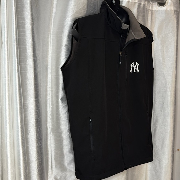 Majestic New York Yankees HomeBase Collection Black Men’s LT Full Zip Vest - Picture 2 of 8